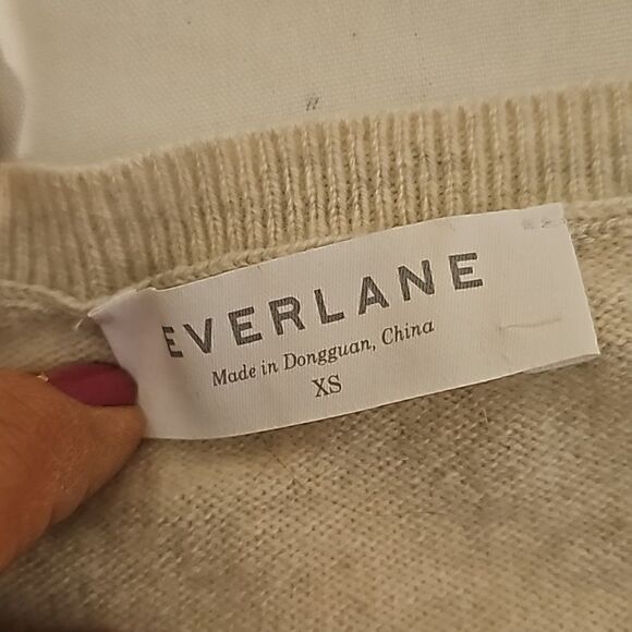 Everlane cashmere crew sweater size medium. - Picture 7 of 9